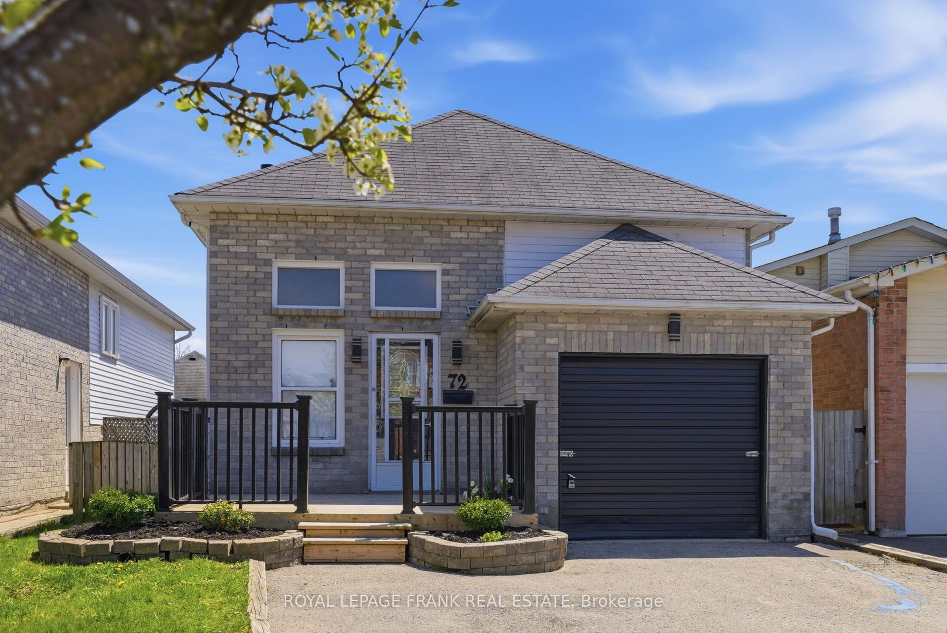 72 Broadlands Crescent — photo 1