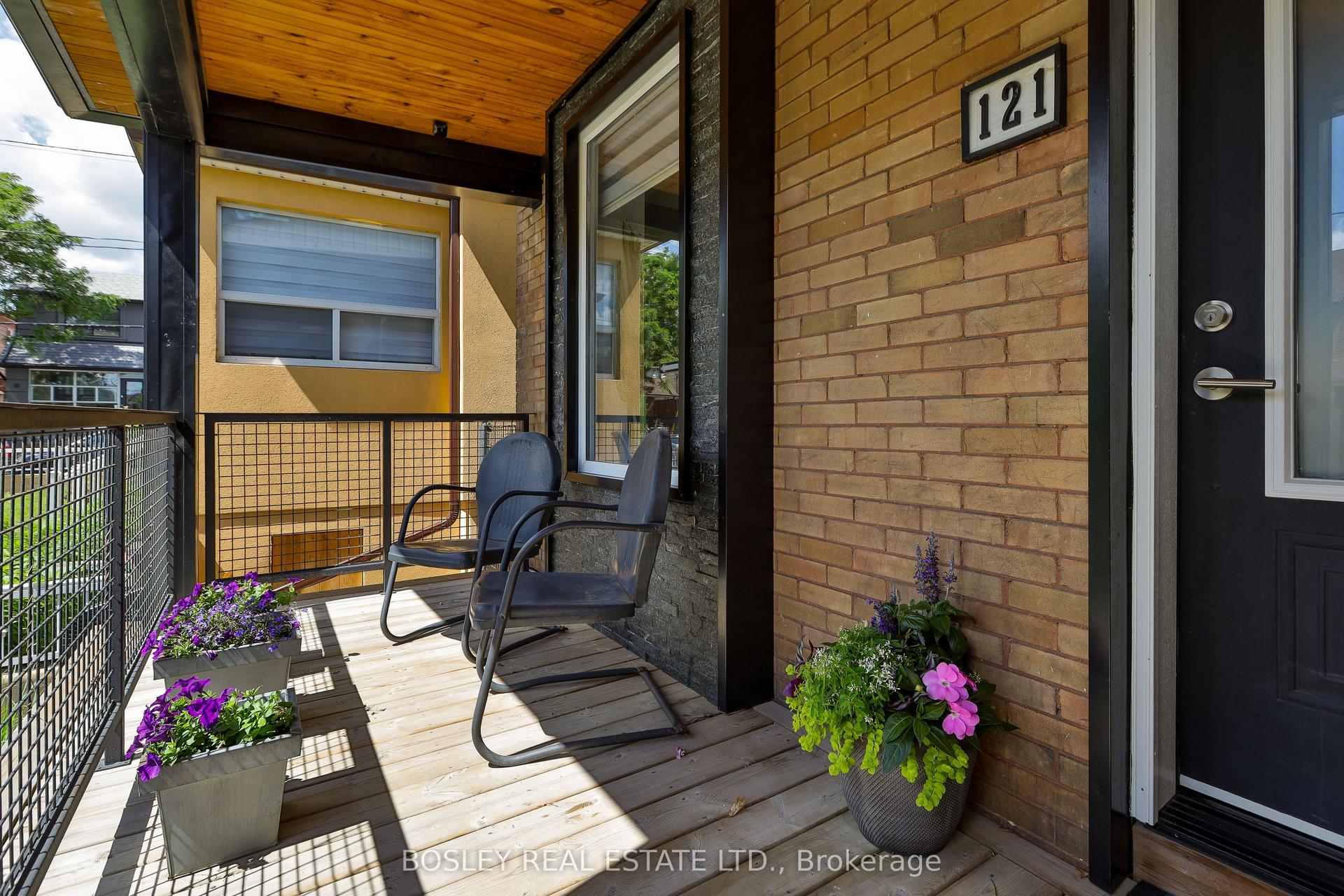 121 Blackthorn Avenue — photo 1