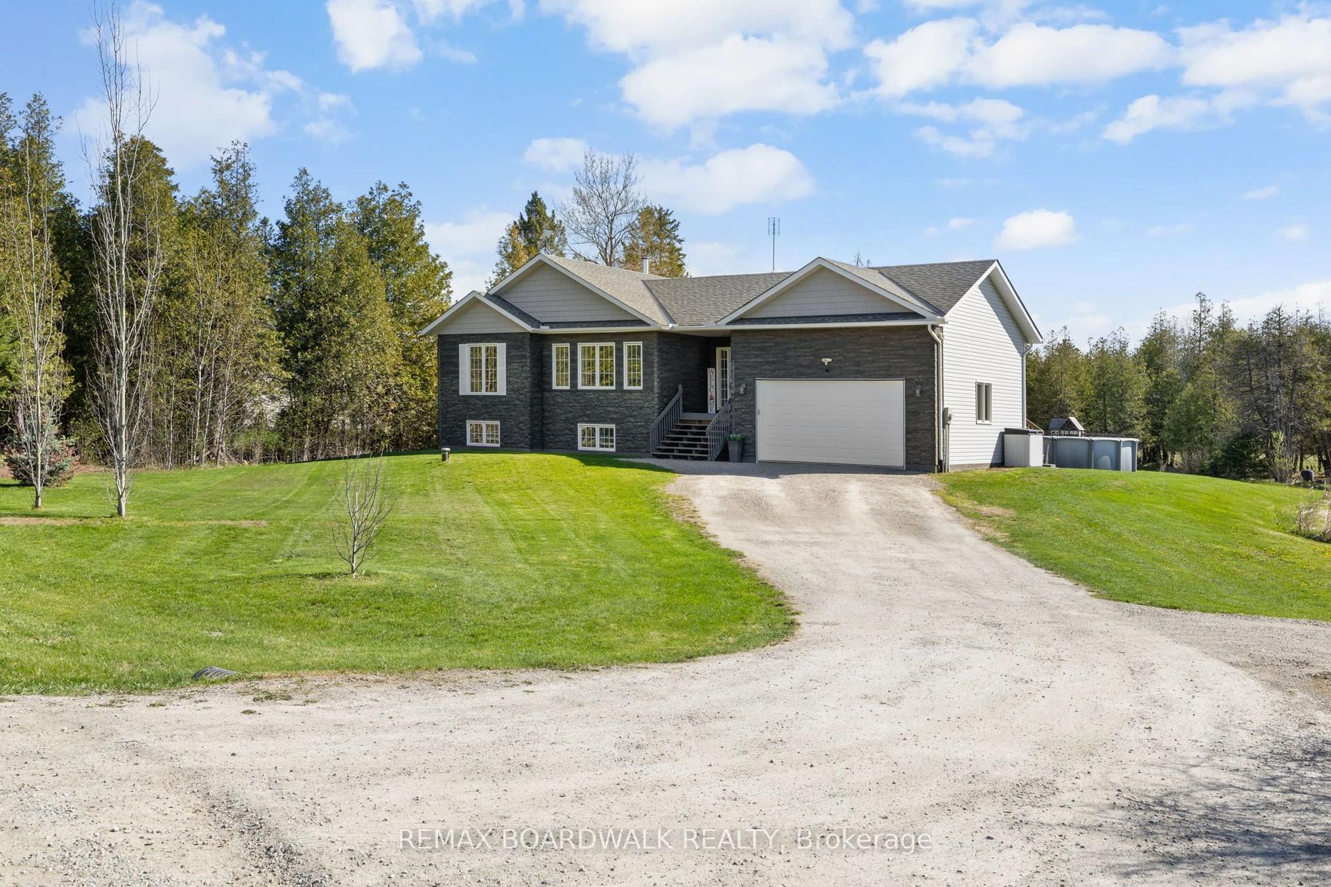 661 Pinery Road — photo 1