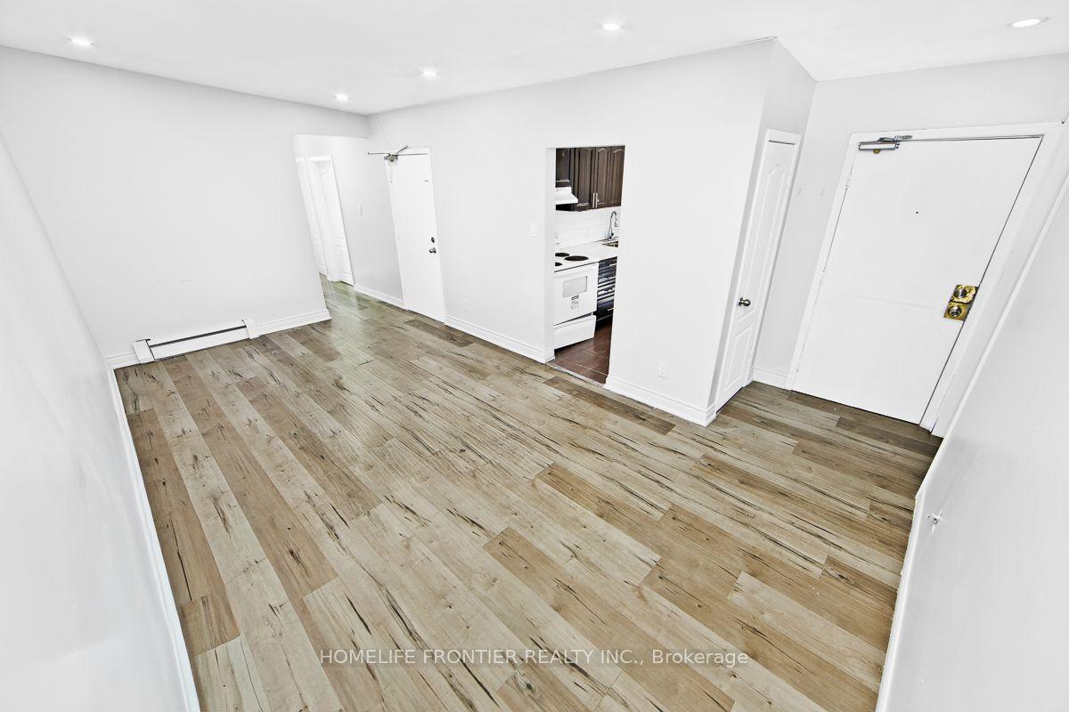 2953 Lawrence Avenue E upper #upper — photo 1