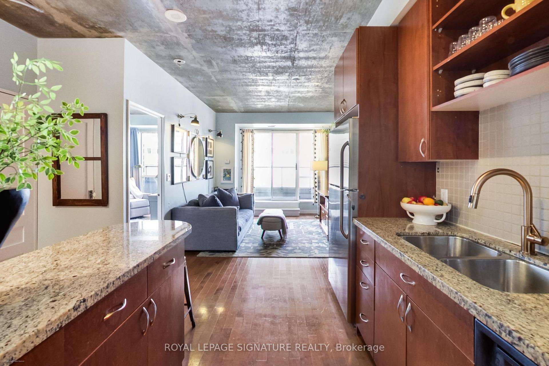 1005 King Street W 718 #718 — photo 1