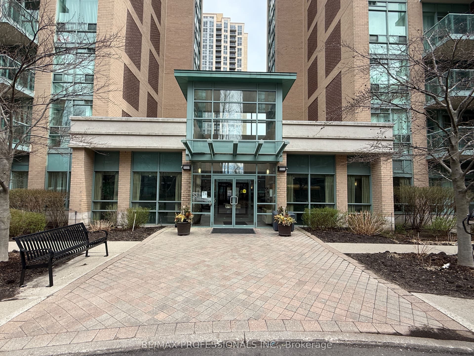 7 Michael Power Place 1406 #1406 — photo 1