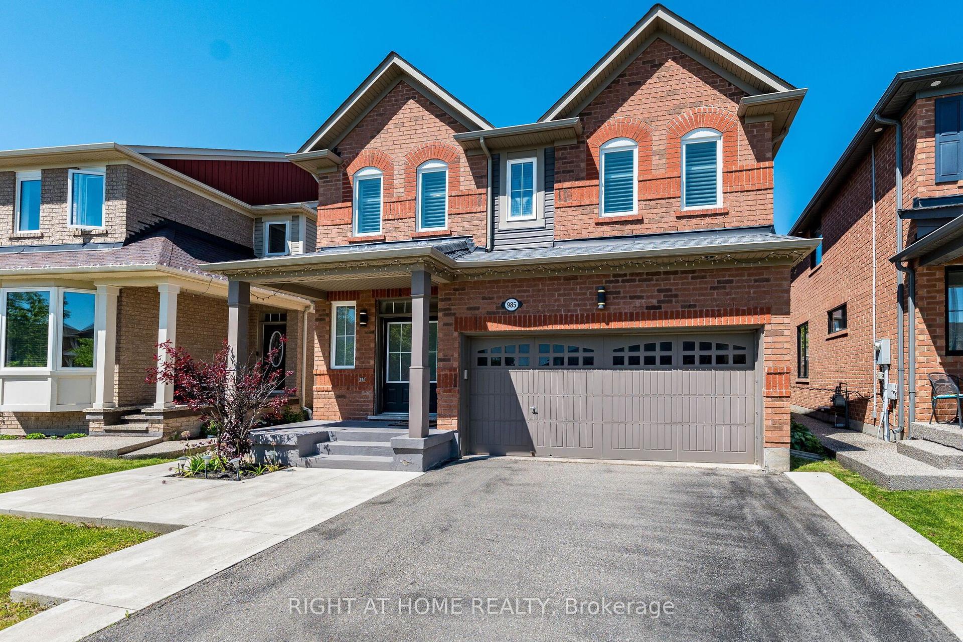 985 Seivert Place — photo 1