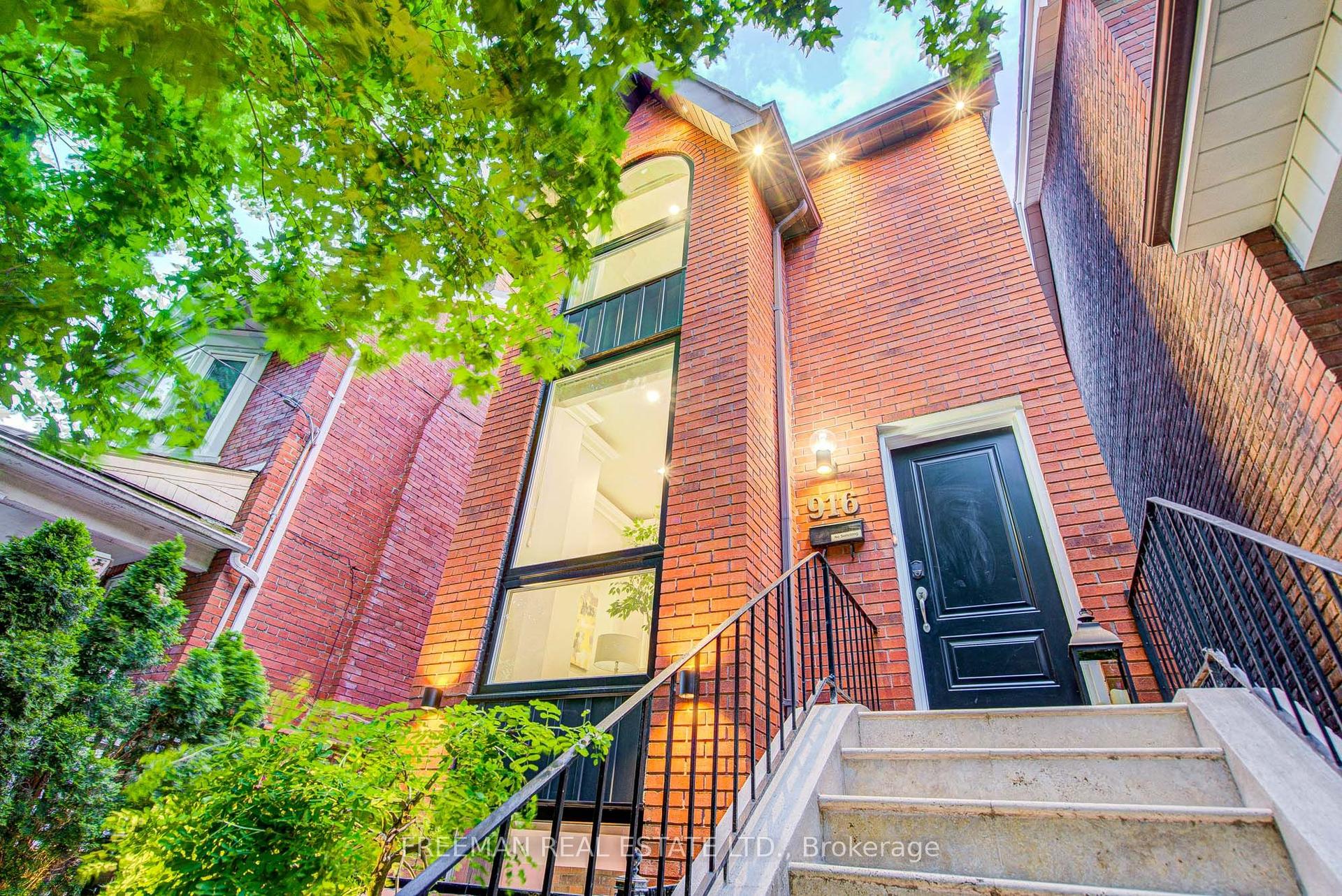 916 Manning Avenue Main&2nd Floor #Main&2nd Floor, Toronto — Detached for lease, photo 1