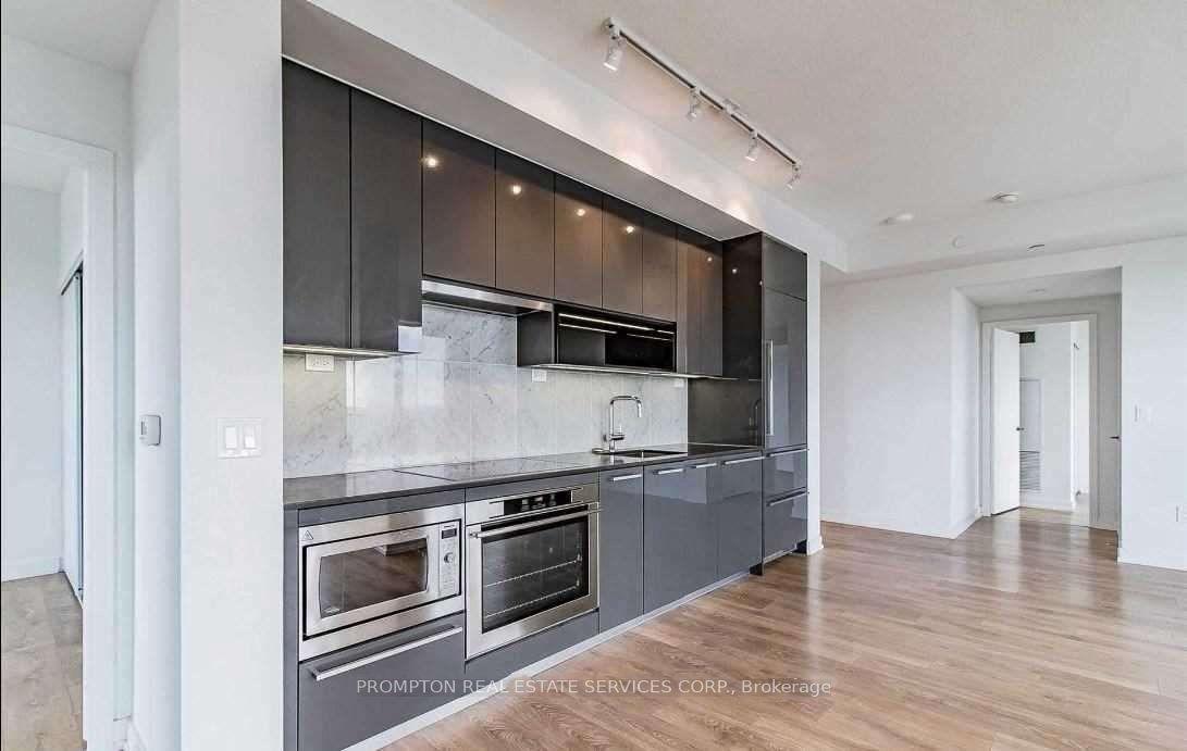 117 Mcmahon Drive 2702 #2702 — photo 1