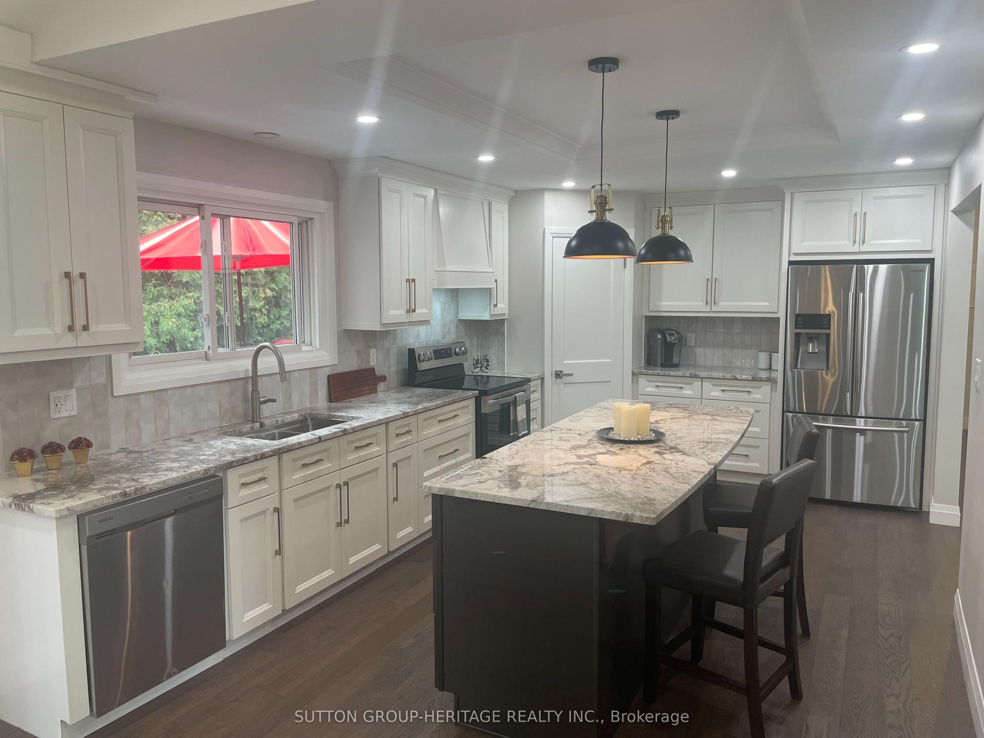 160 LAUREL Court, Oshawa — Detached for sale, photo 1