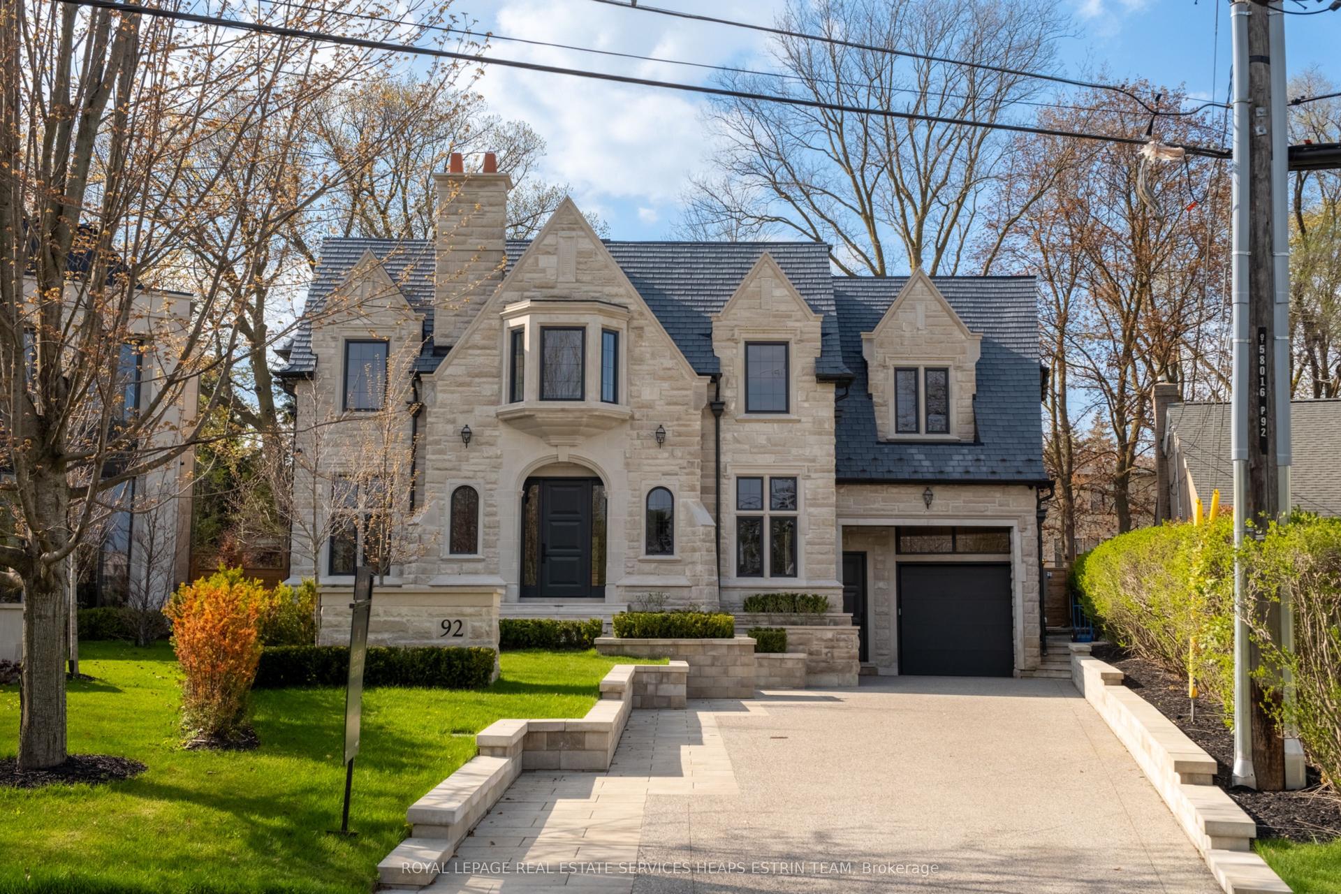 92 Arjay Crescent — photo 1