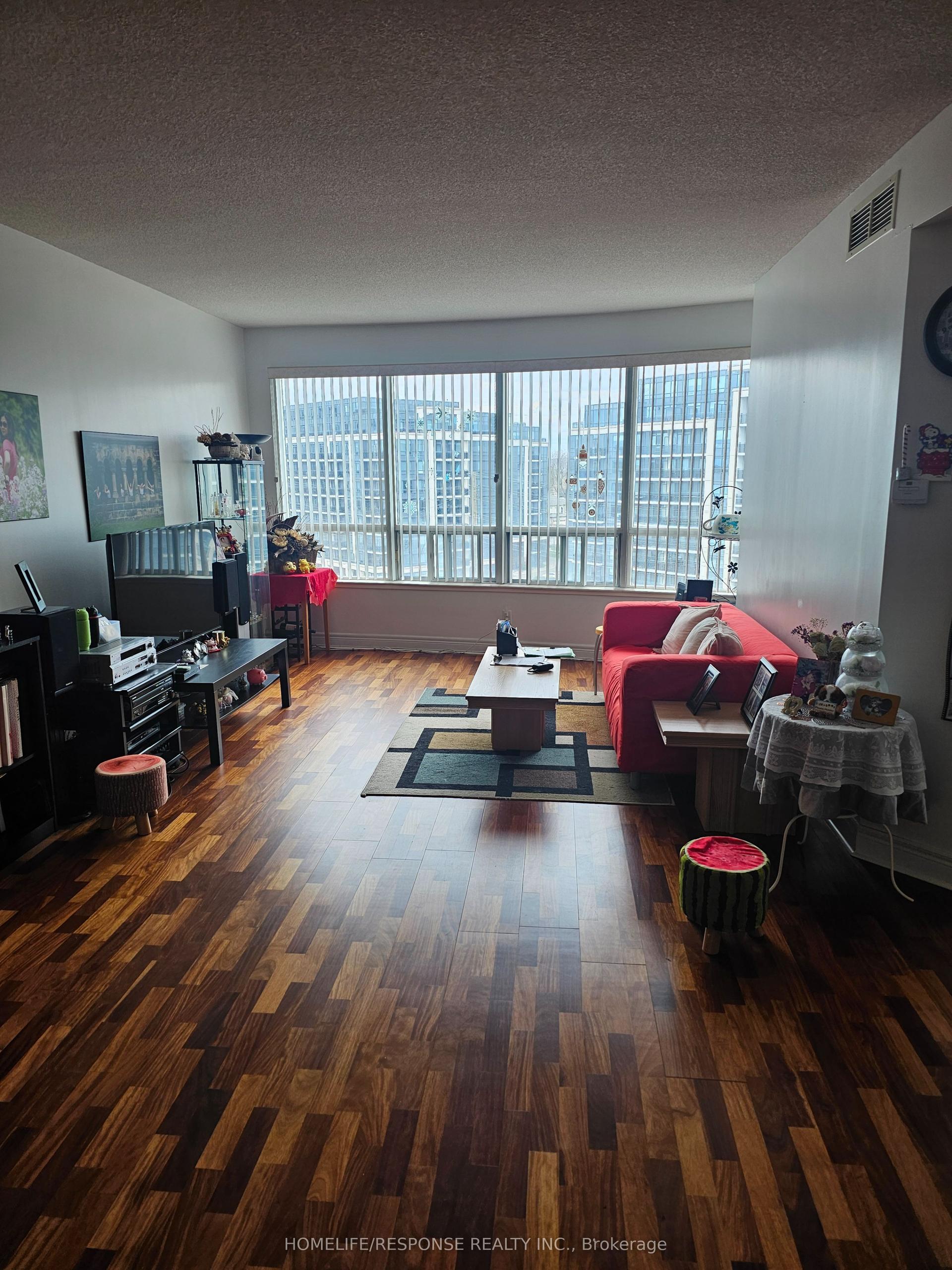 48 Suncrest Boulevard 1011 #1011 — photo 1