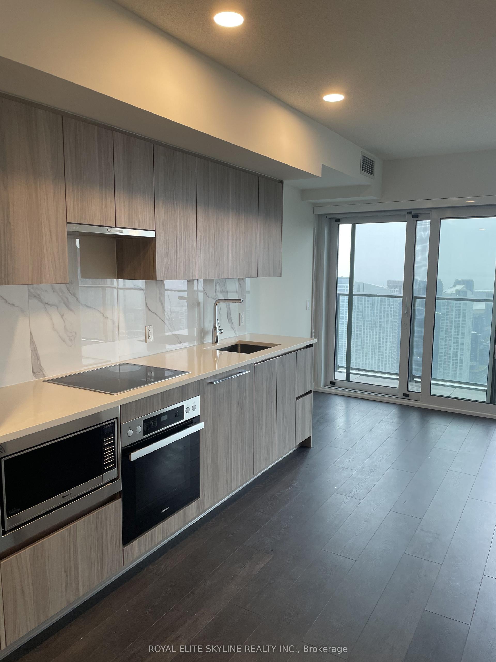 3 Concord Cityplace Way 5215 #5215 — photo 1