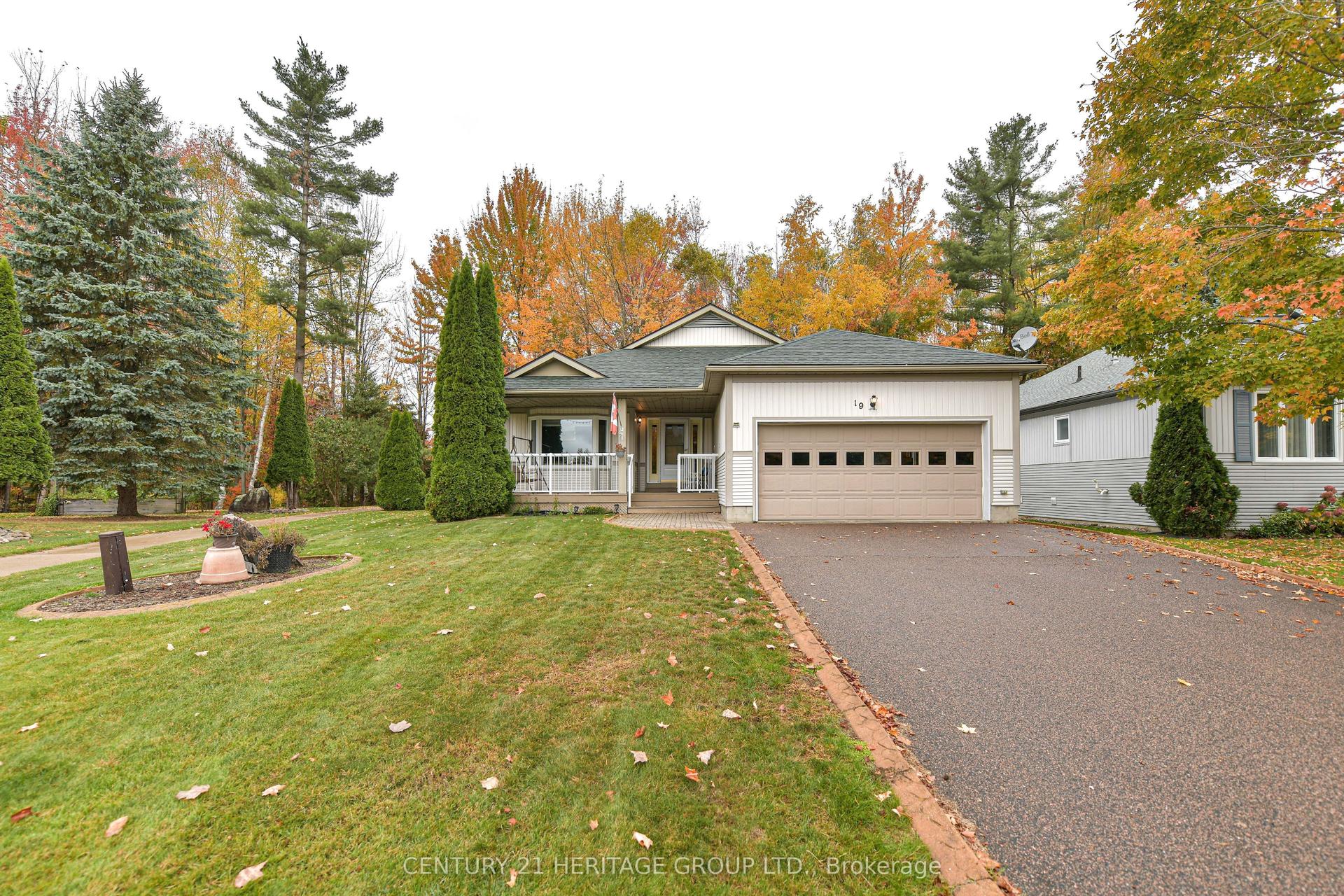 19 Springwood Crescent — photo 1