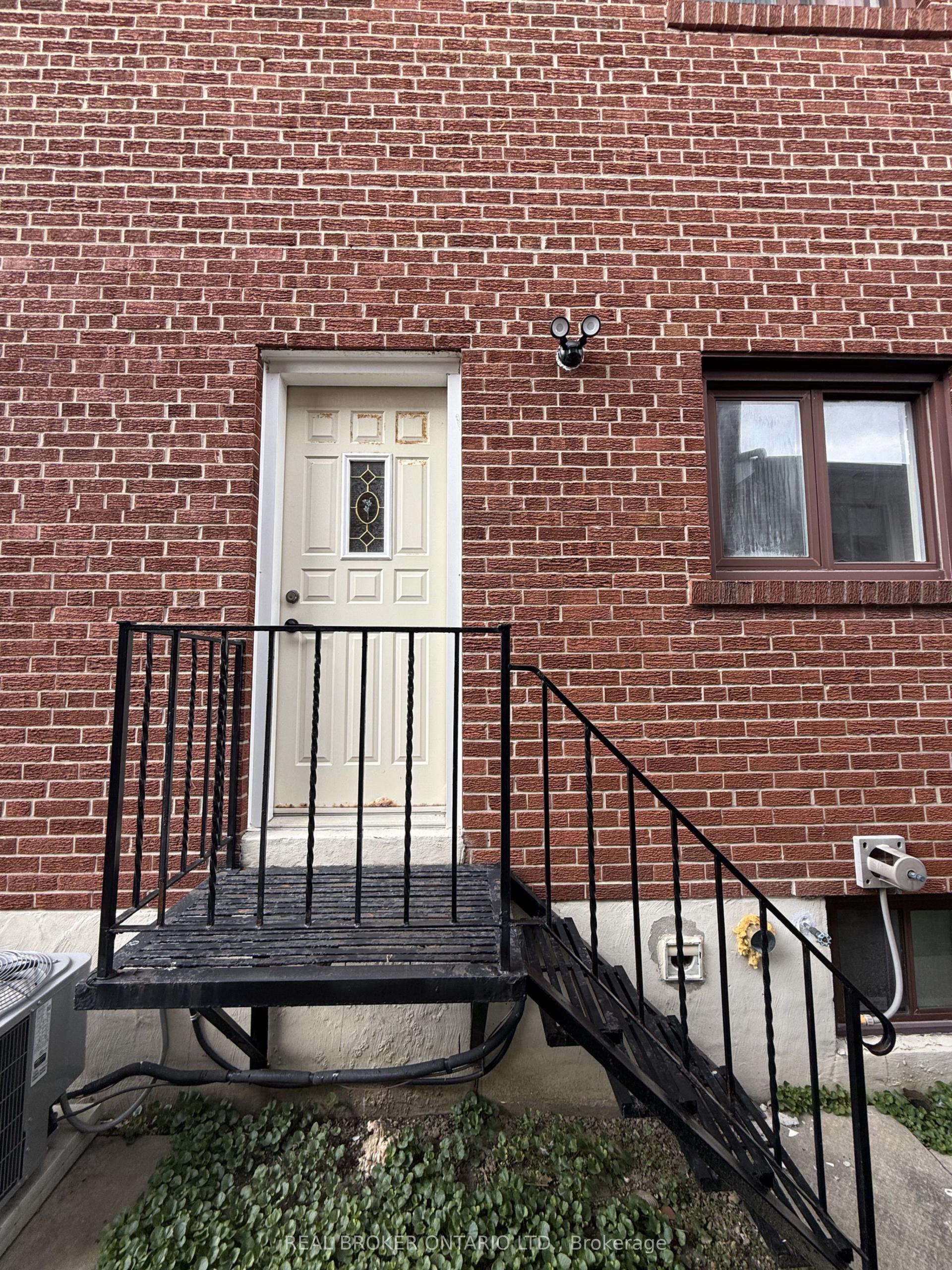 214 Fairglen Avenue Rear #Rear — photo 1