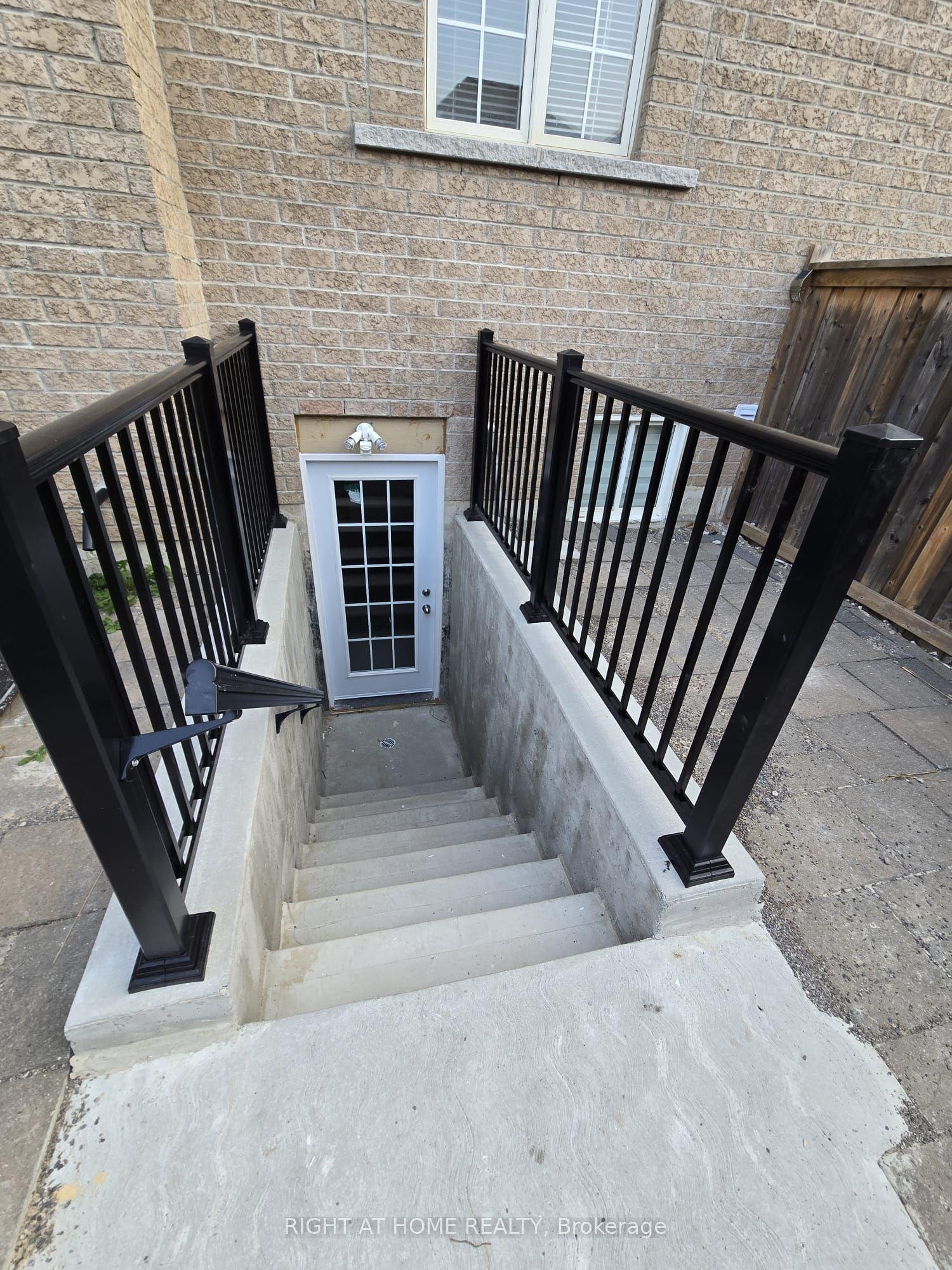 5323 TENTH LINE W Line LOWER #LOWER, Mississauga — Semi-Detached for lease, photo 1