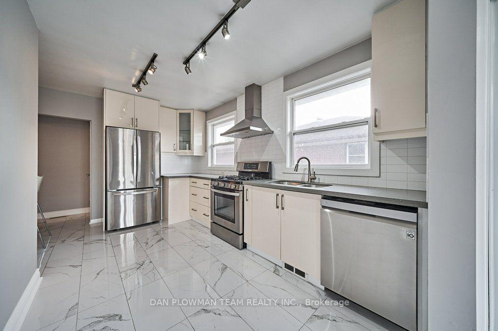 181 Waverly Street S Upper #Upper — photo 1