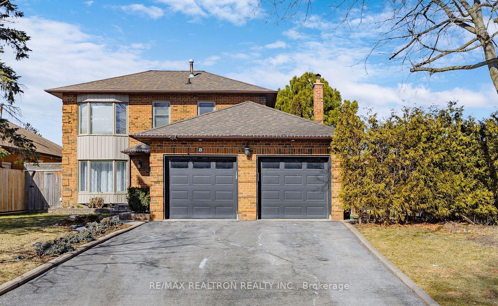 8 Trillium Drive — photo 1