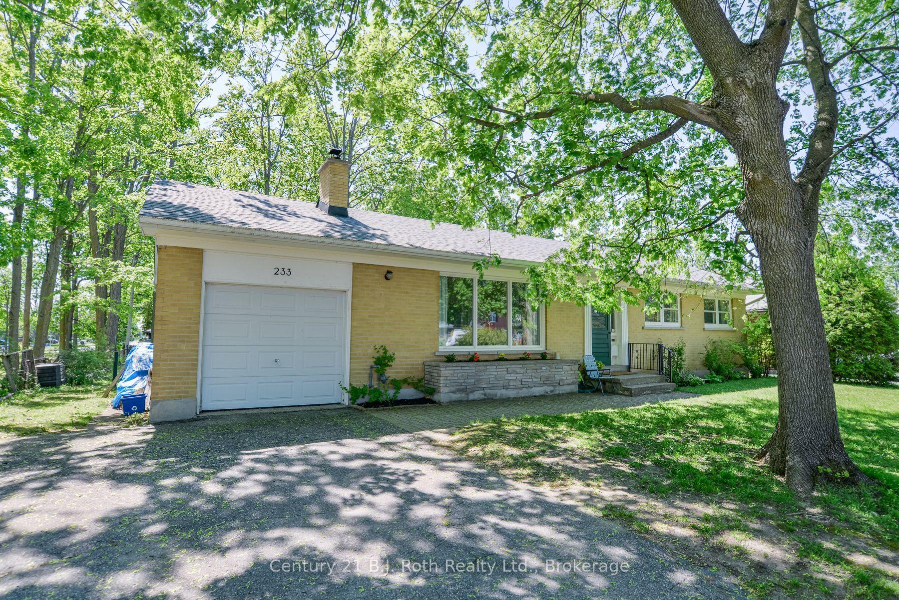 233 Lawrence Avenue — photo 1