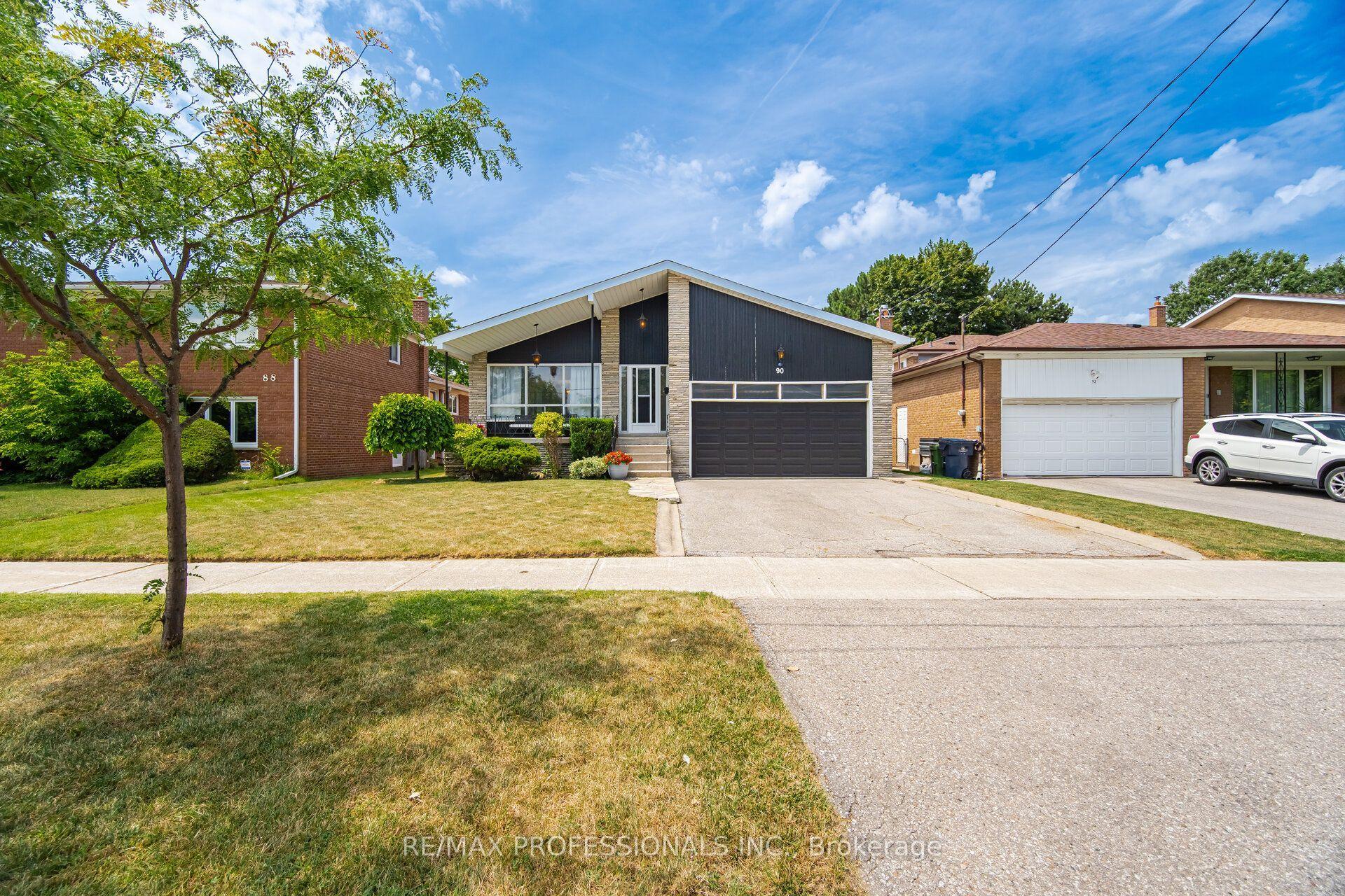 90 Peckham Avenue, Toronto — Detached for sale, photo 1