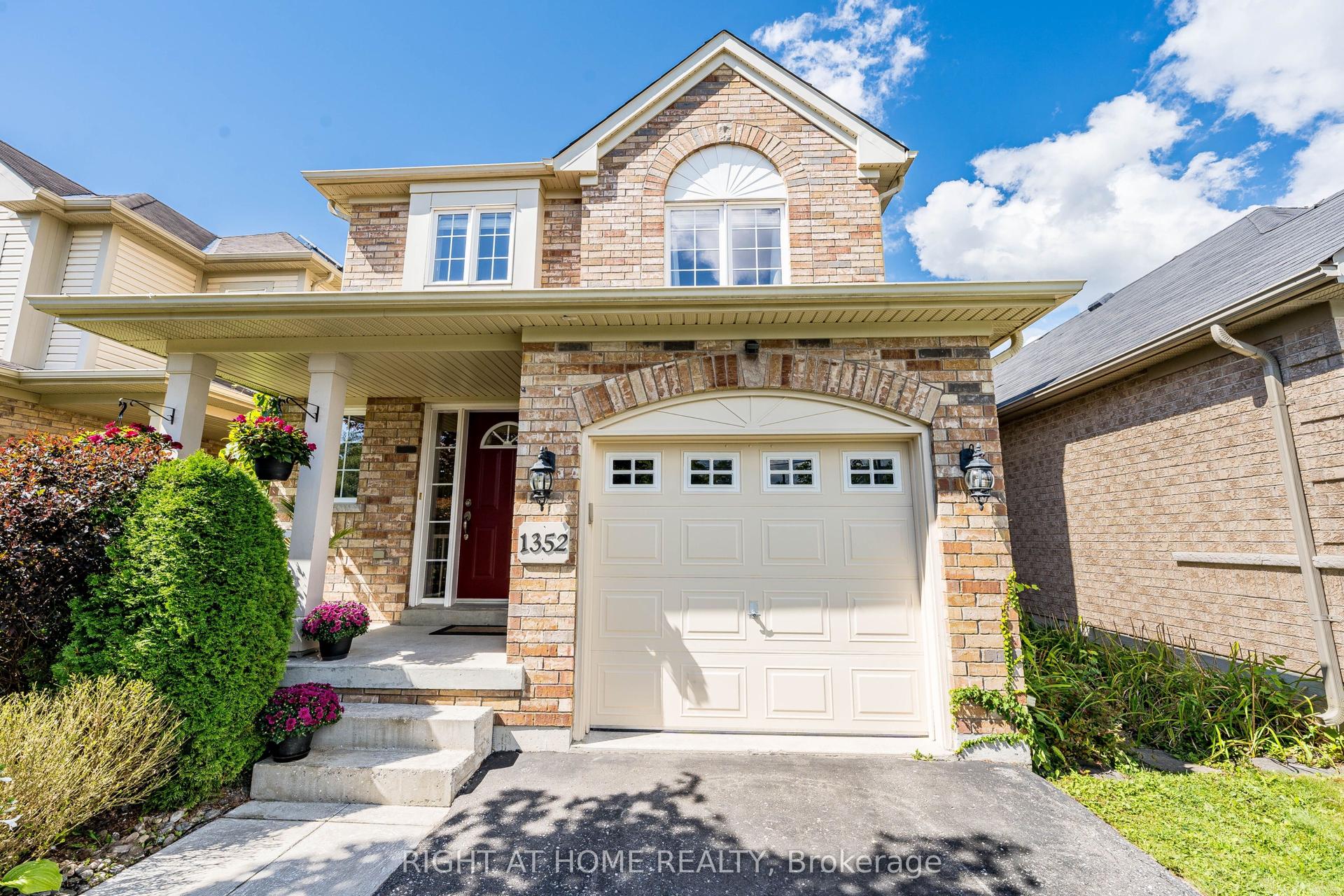 1352 Wadebridge Crescent — photo 1