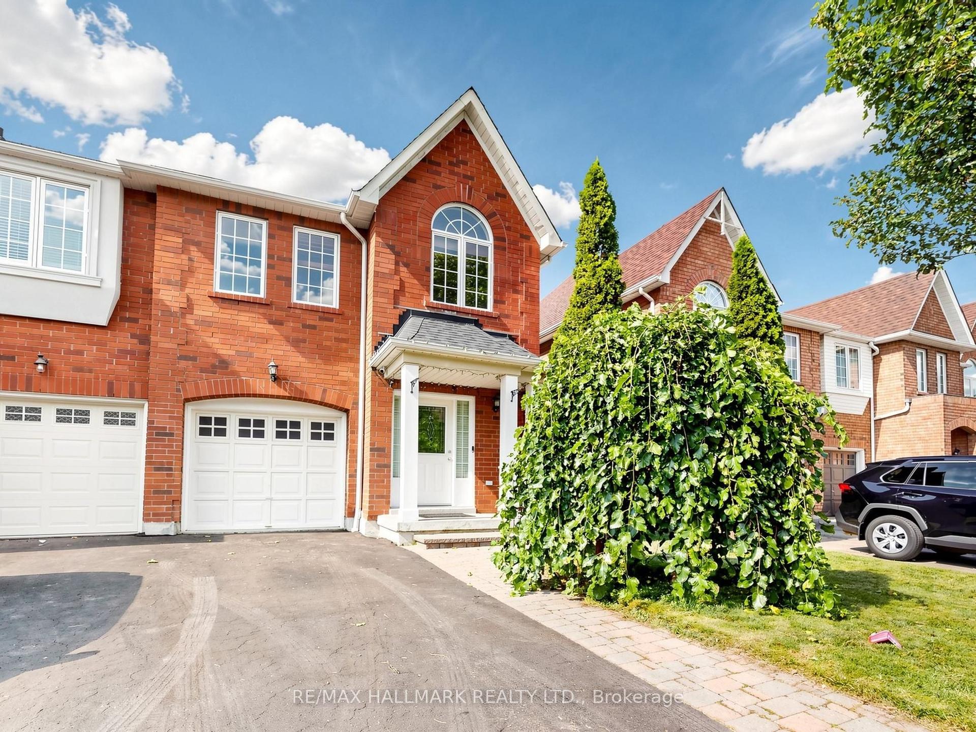12 Stokely Crescent, Whitby — Townhouse for sale, photo 1