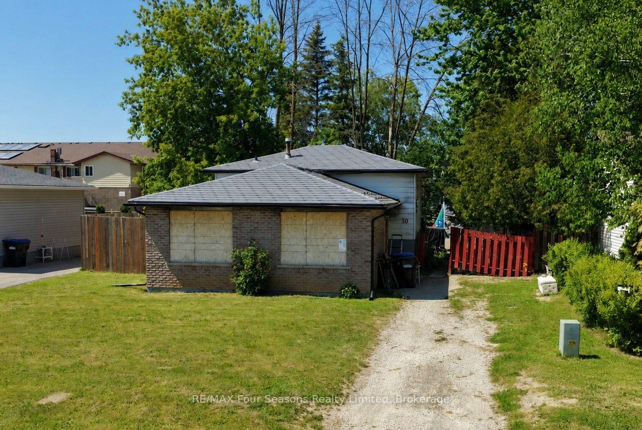 10 Rhonda Road — photo 1