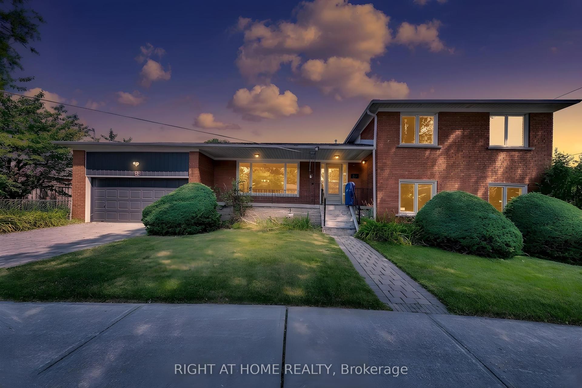 88 Peckham Avenue, Toronto — Detached for sale, photo 1