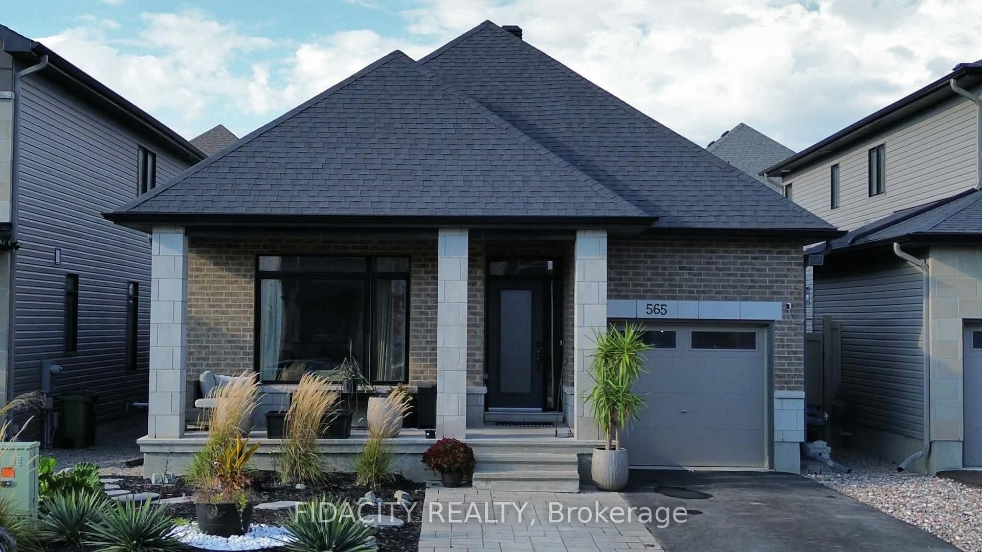 565 Bobolink Ridge — photo 1