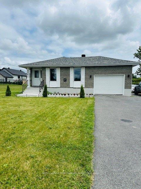 2261 Pitt Street N — photo 1