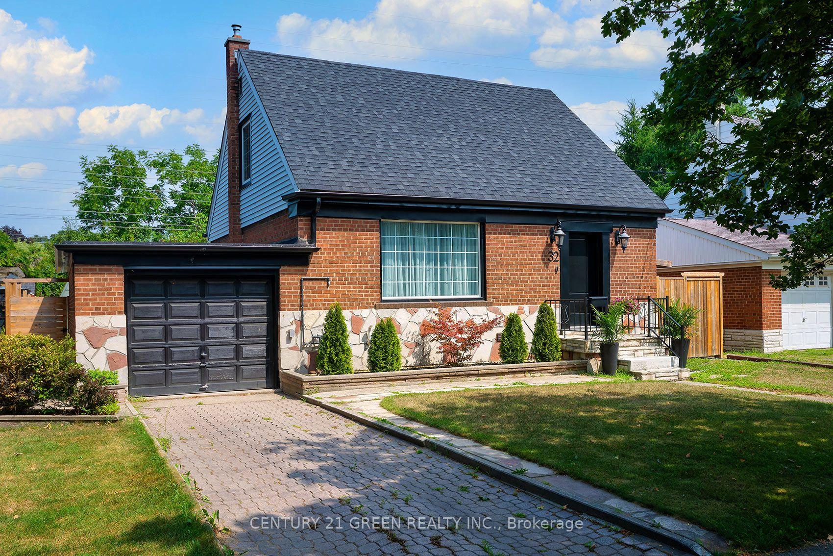 32 Castlebar Road, Toronto — Detached for sale, photo 1