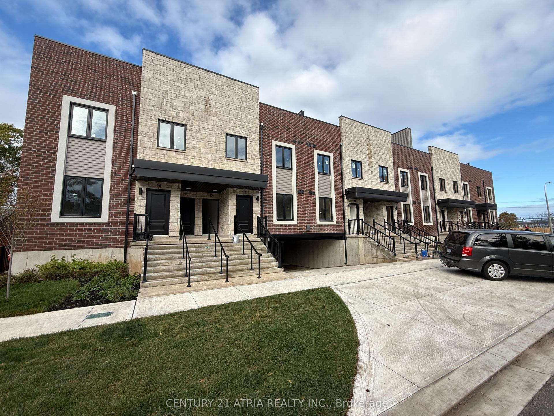 2 Slessor Boulevard 11 #11 — photo 1