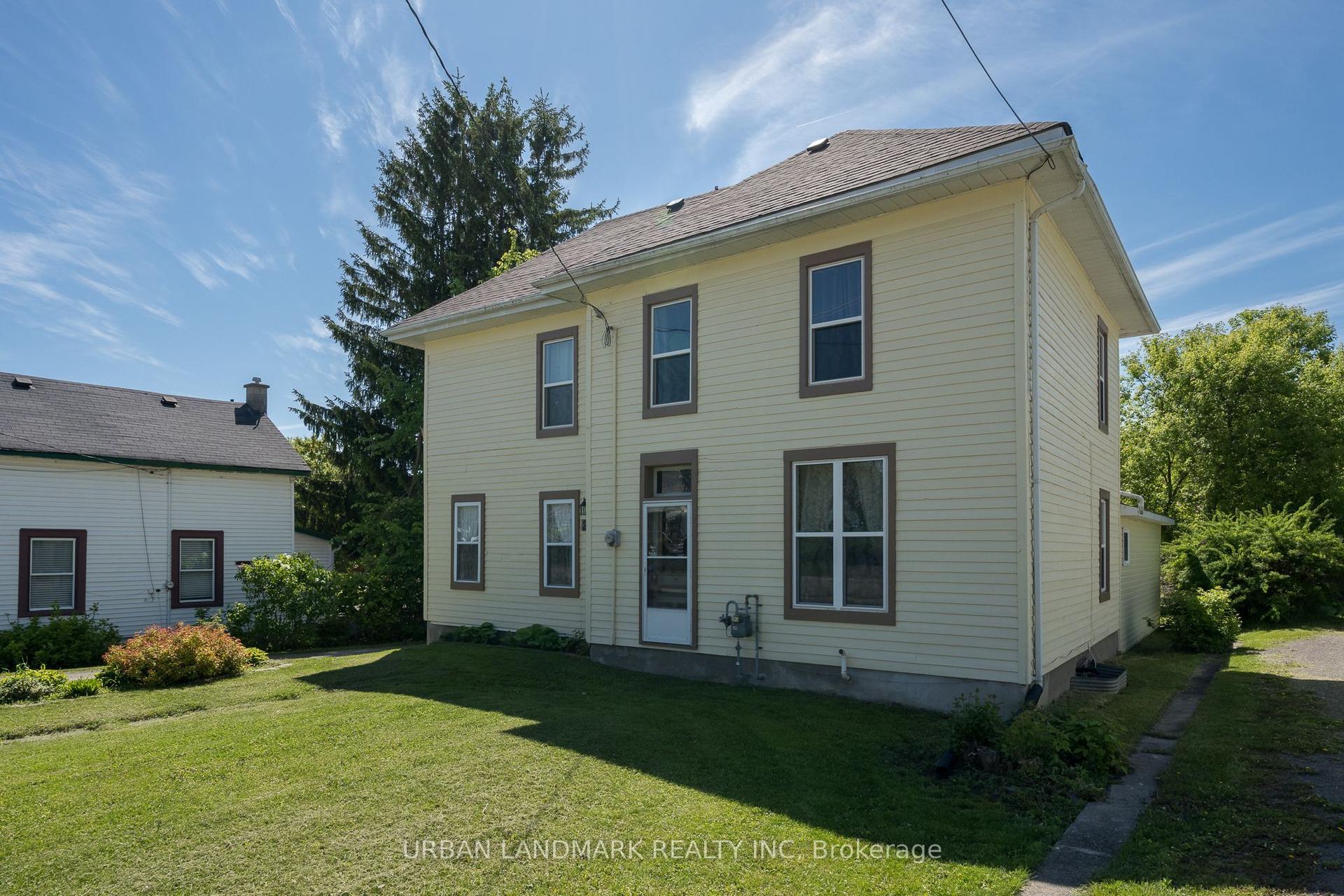 225 St Lawrence Street W — photo 1