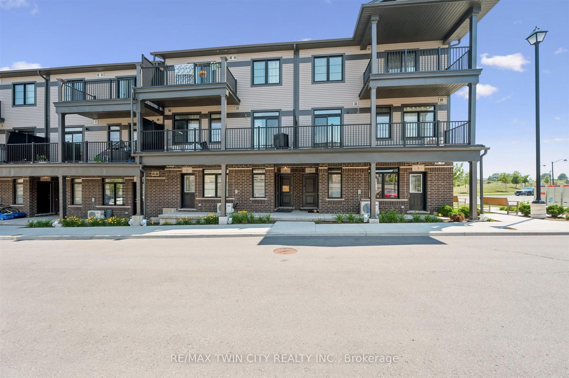 8 Oat Lane, Kitchener — Condo Town for sale, photo 1