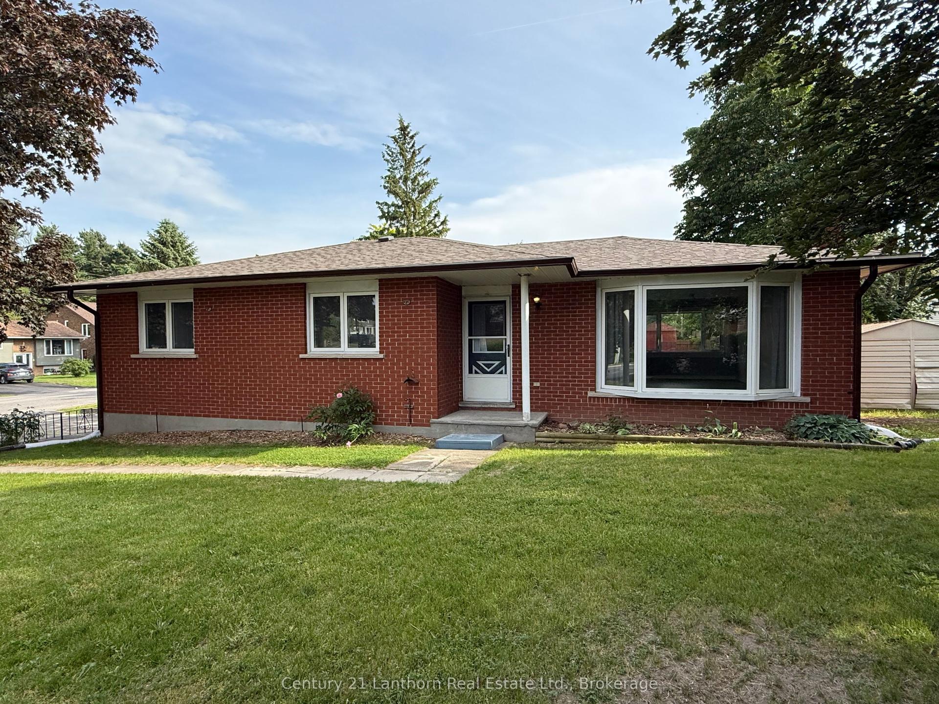 2 Argyle Crescent — photo 1