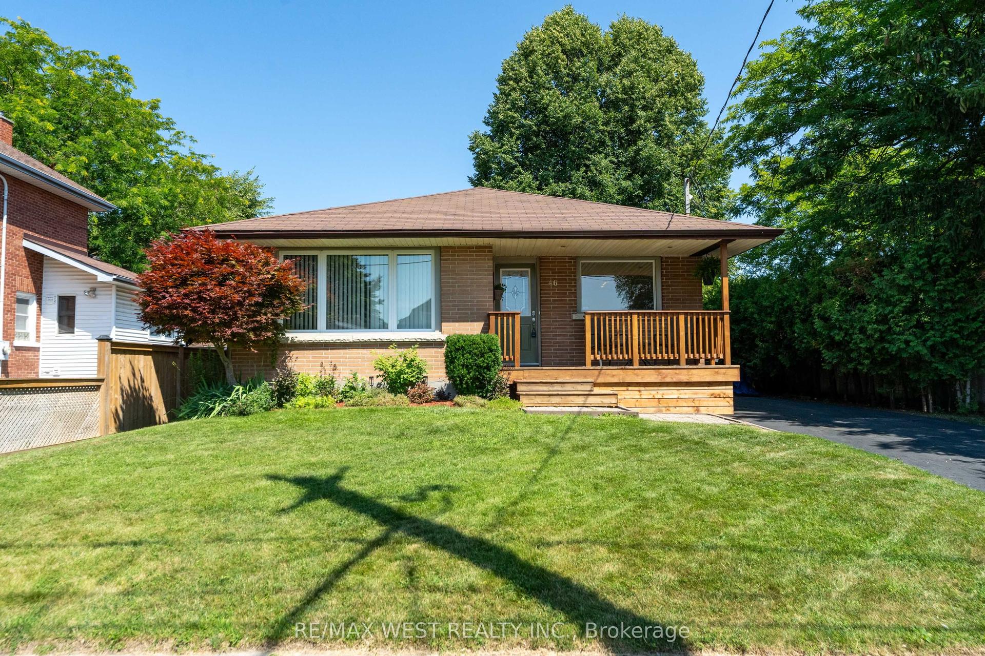 46 Orchard View Boulevard — photo 1