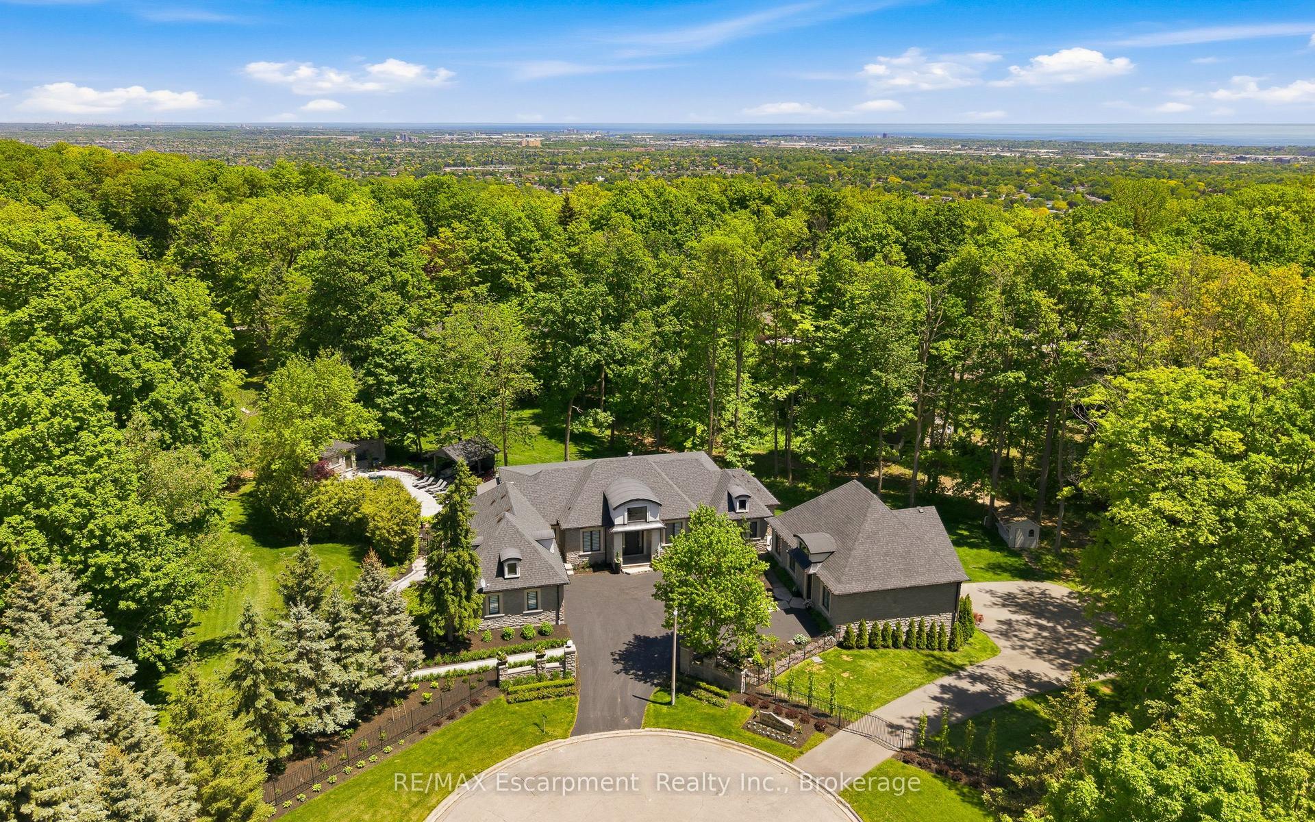 3205 Highpoint Court — photo 1