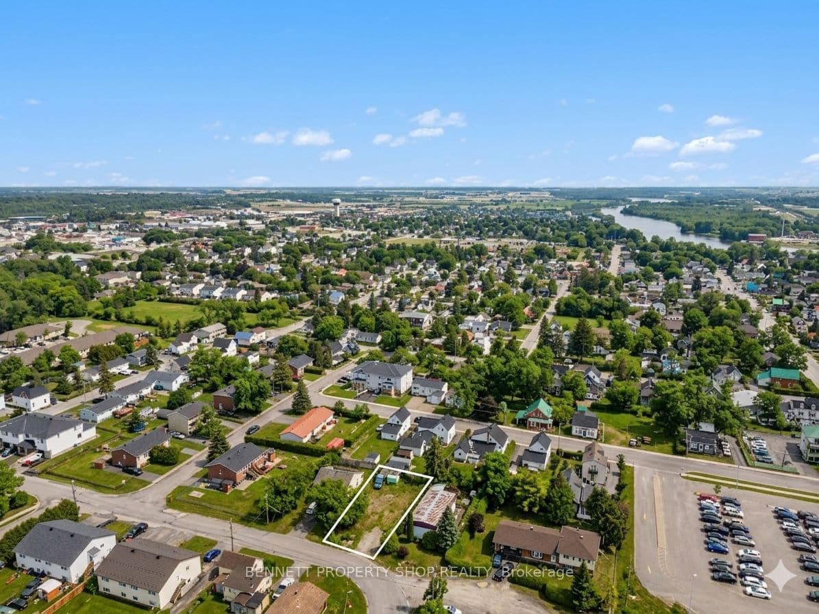 172 Adelaide Street — photo 1