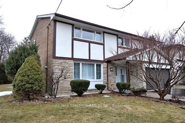 19 Appian Drive, Toronto — Detached for lease, photo 1
