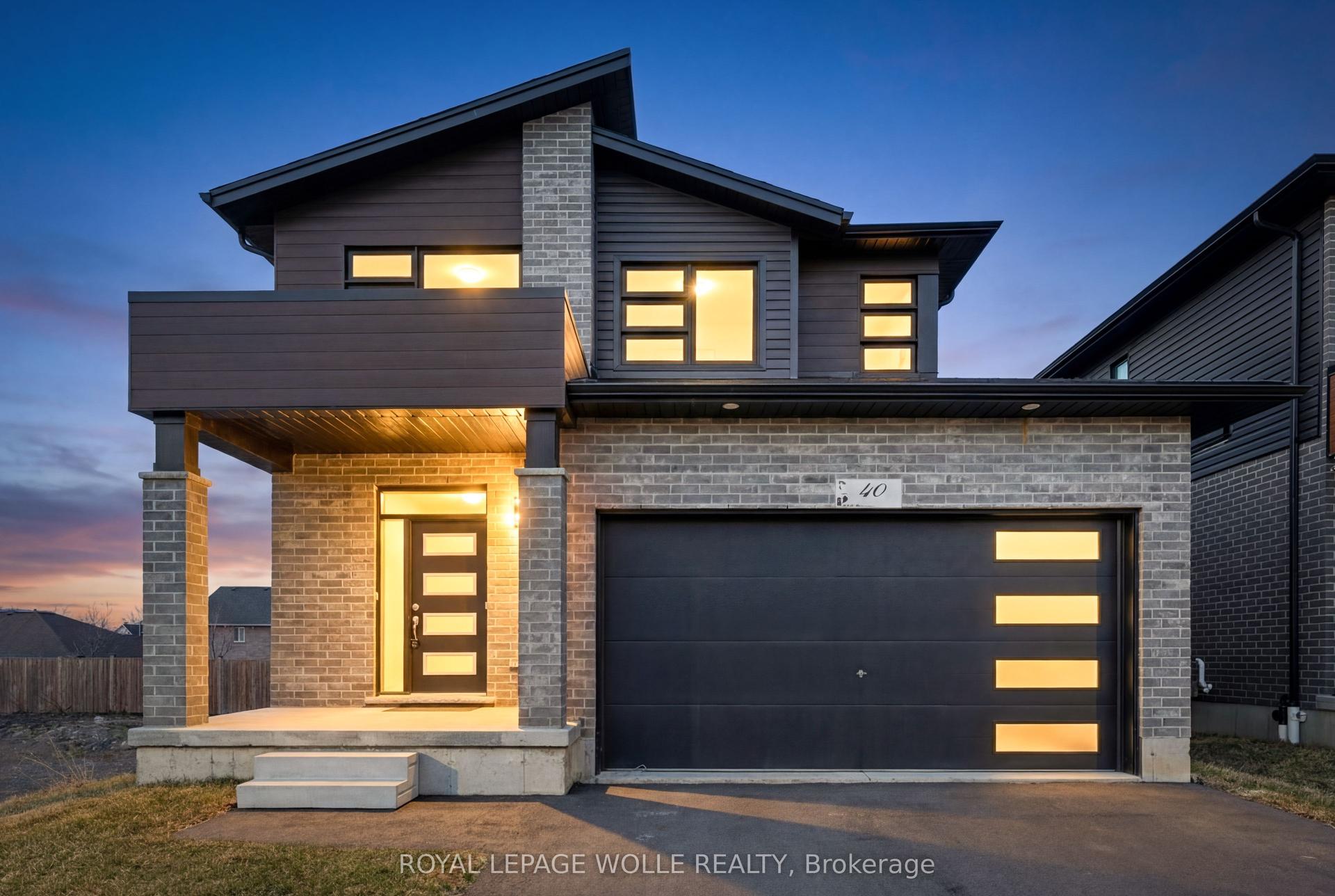 40 Moon Crescent — photo 1