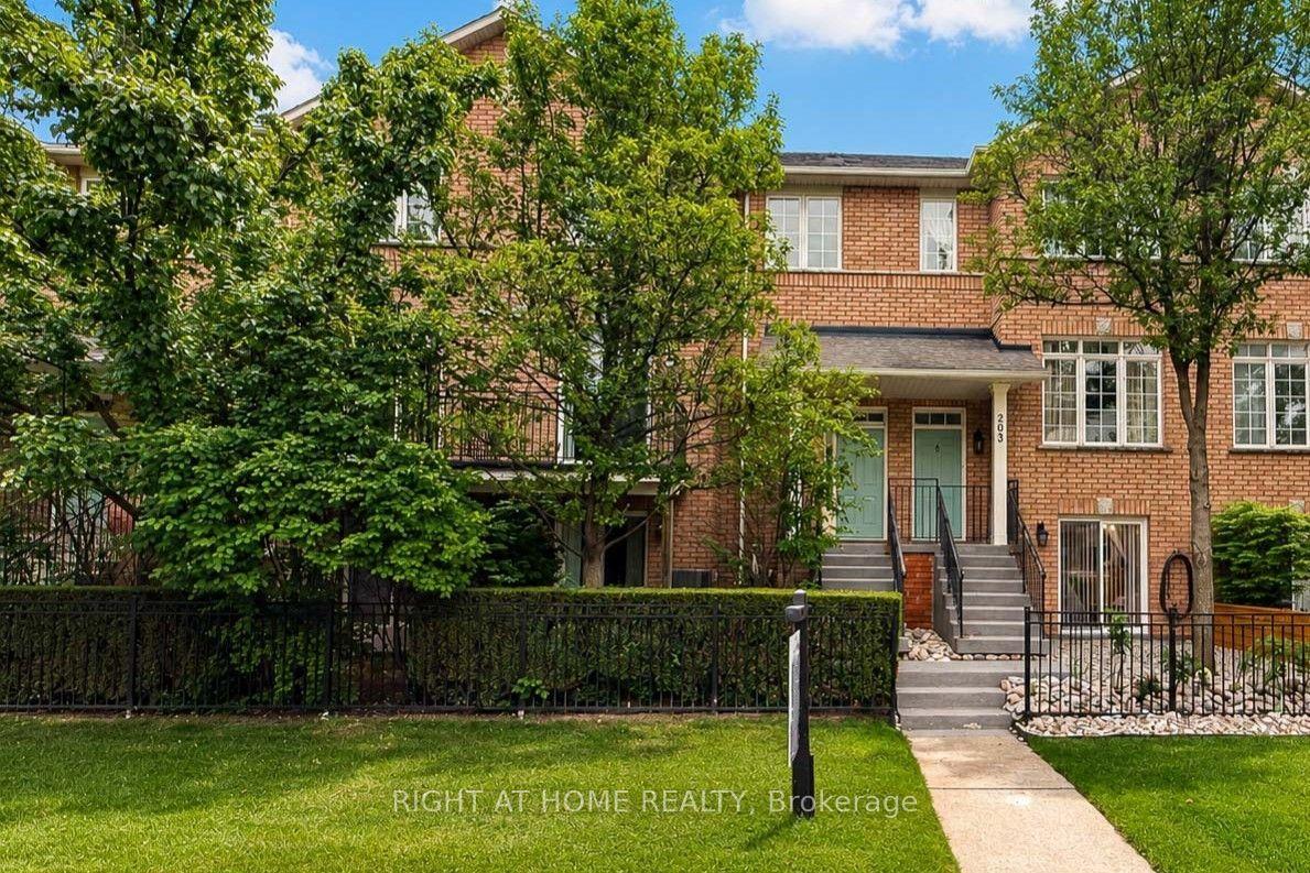23 Observatory Lane 204 #204, Richmond Hill — Condo Town for sale, photo 1