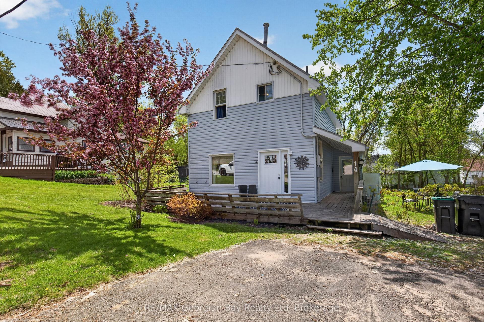 14 Centre Street — photo 1