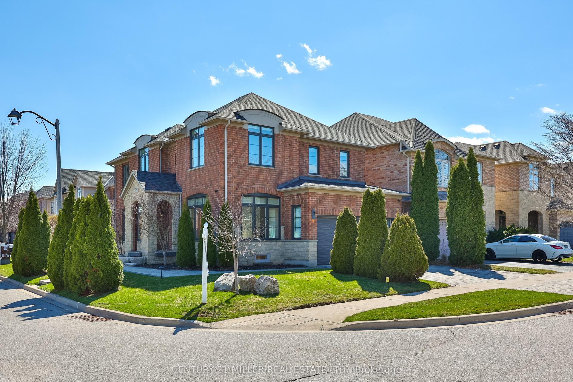2252 Dewsbury Drive — photo 1