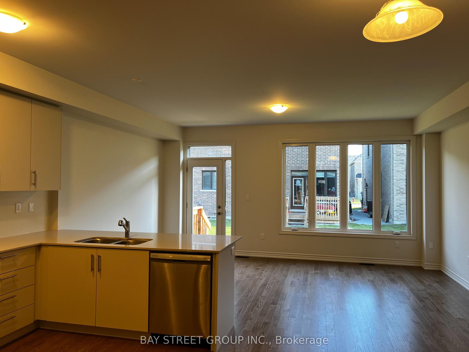 603 Boyd Lane, Milton — Townhouse for lease, photo 1