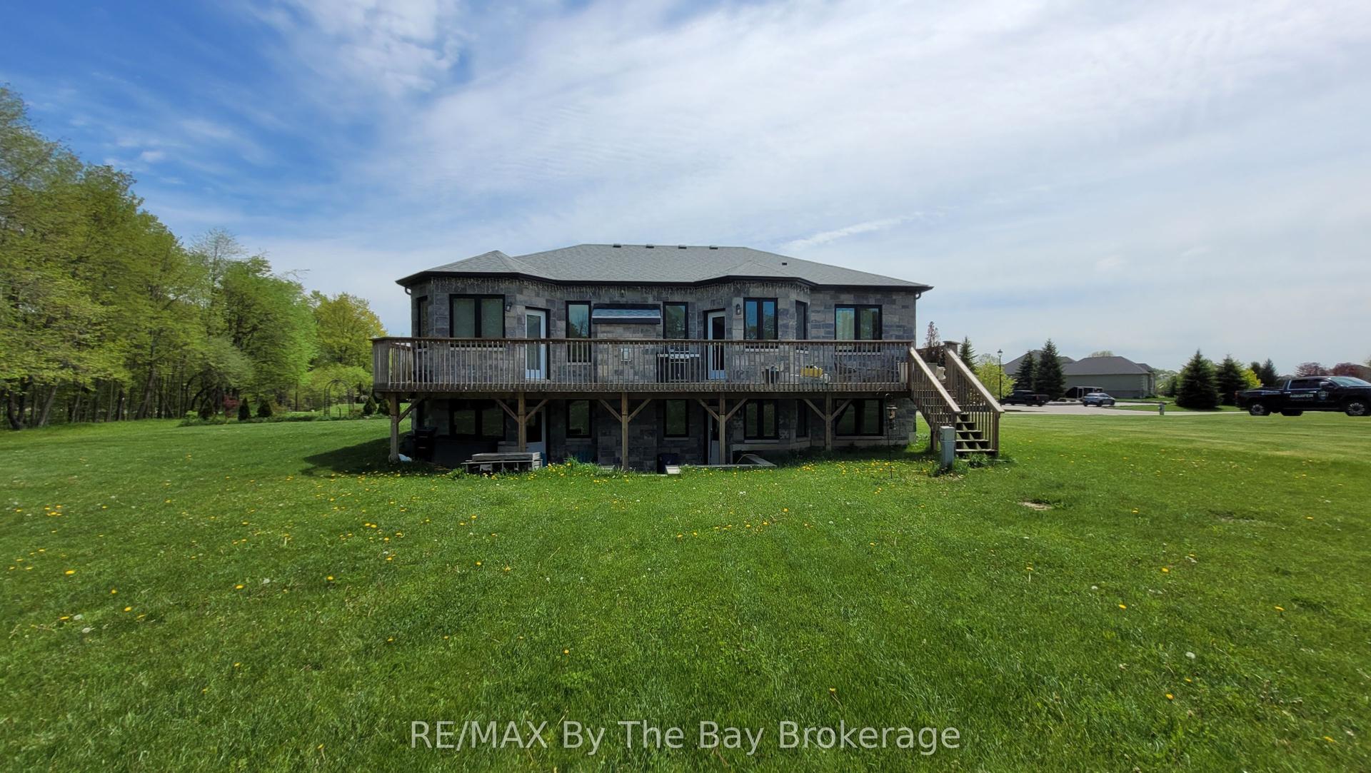 16 Walnut Drive, Wasaga Beach — Detached for sale, photo 1