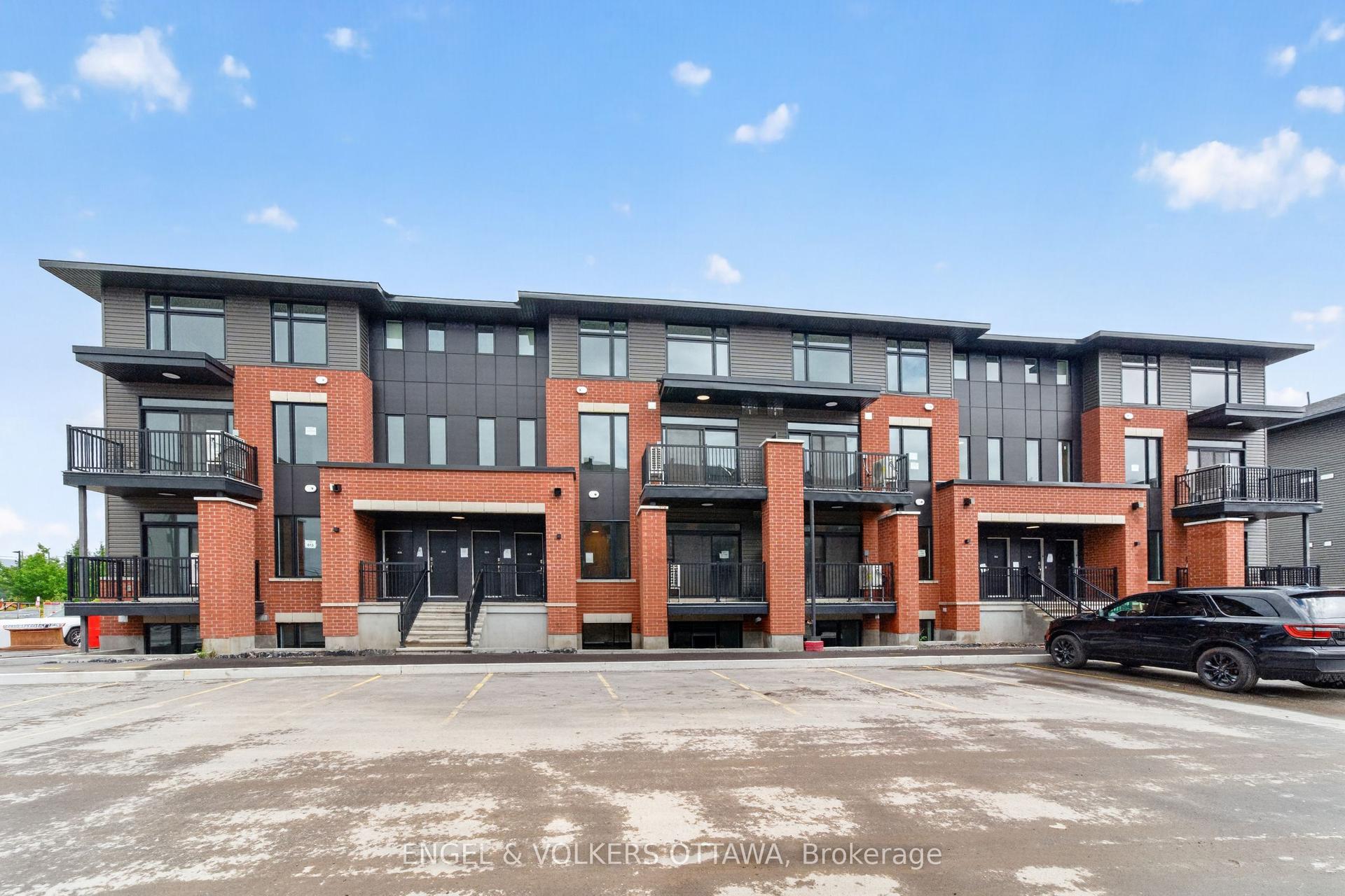 227 Stardust Private, Leitrim — Townhouse for lease, photo 1