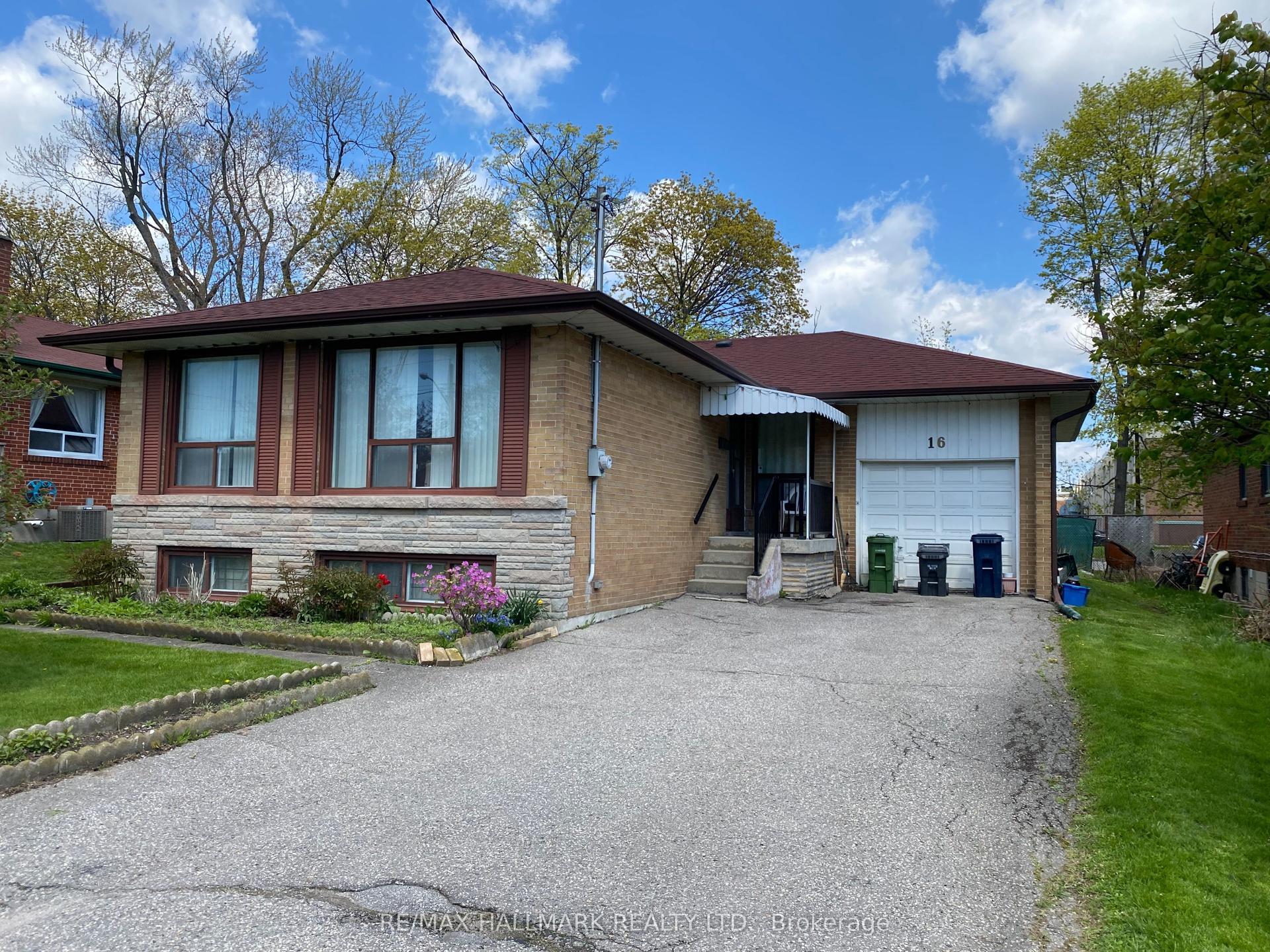 16 Chrysler Crescent — photo 1