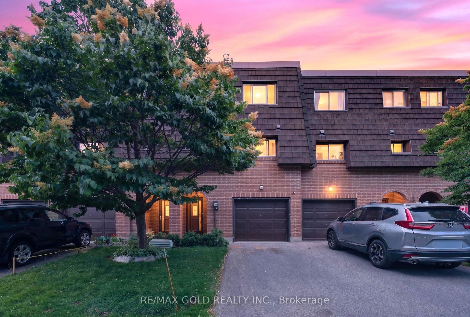 68 Darras Court, Brampton — Condo Town for sale, photo 1