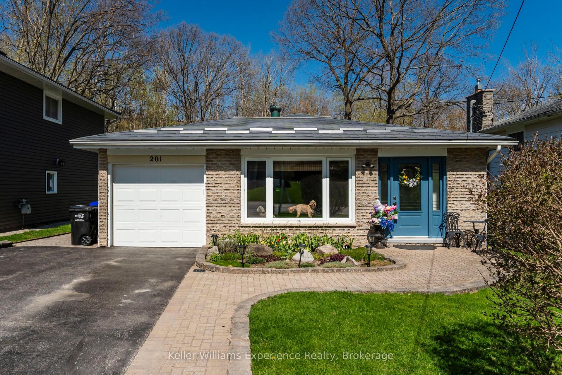201 Bayfield Avenue — photo 1