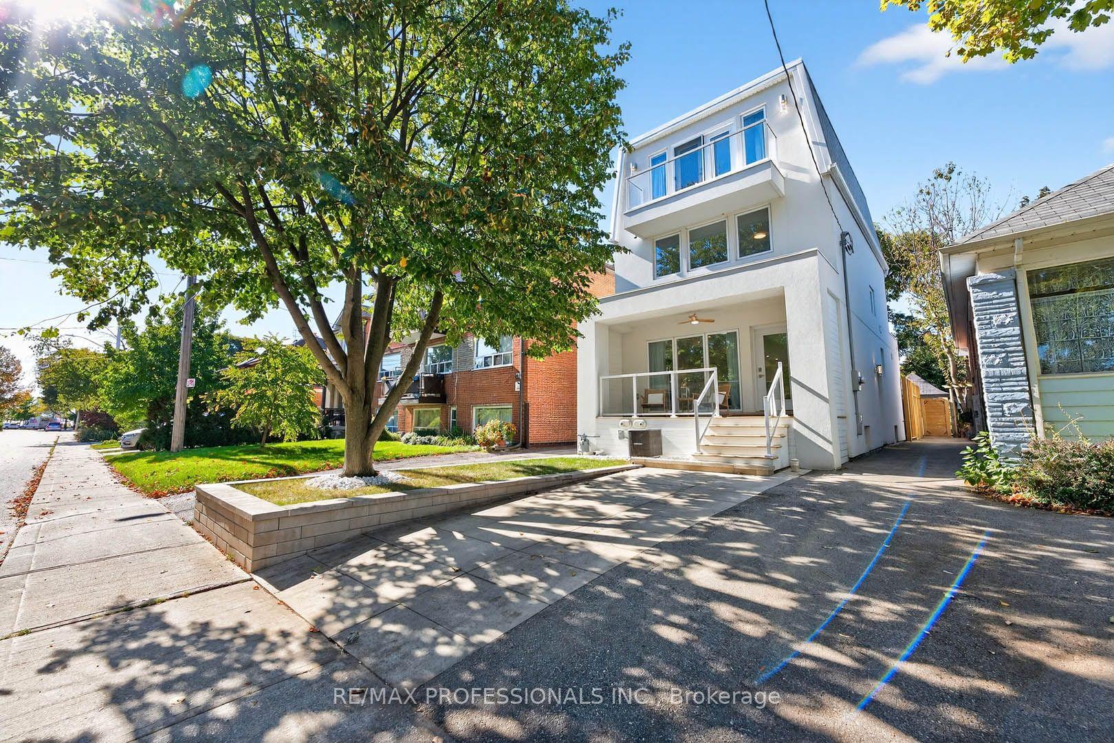 22 Ninth Street, Toronto — Detached for sale, photo 1