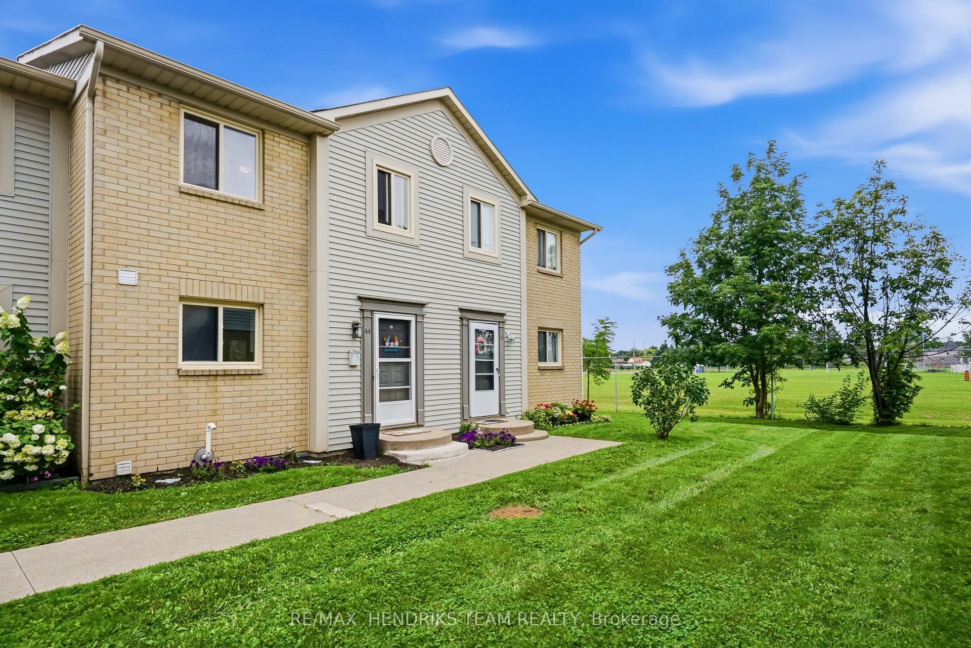 65 Dorchester Boulevard 44 #44, St. Catharines — Condo Town for sale, photo 1