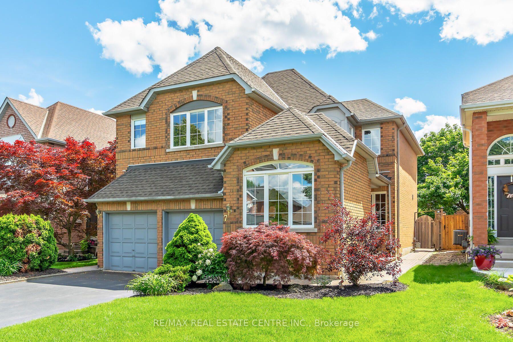 7 Curry Crescent — photo 1