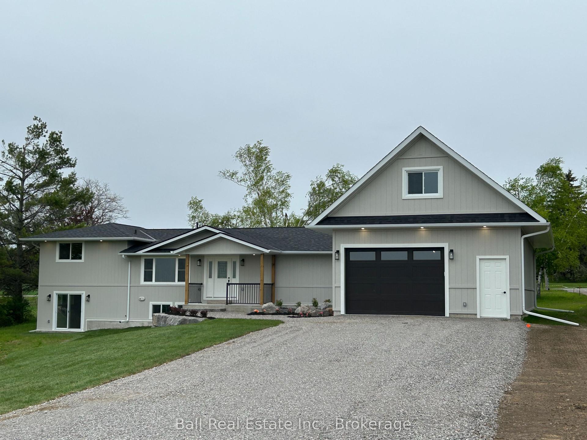 73 Lakeview Crescent — photo 1