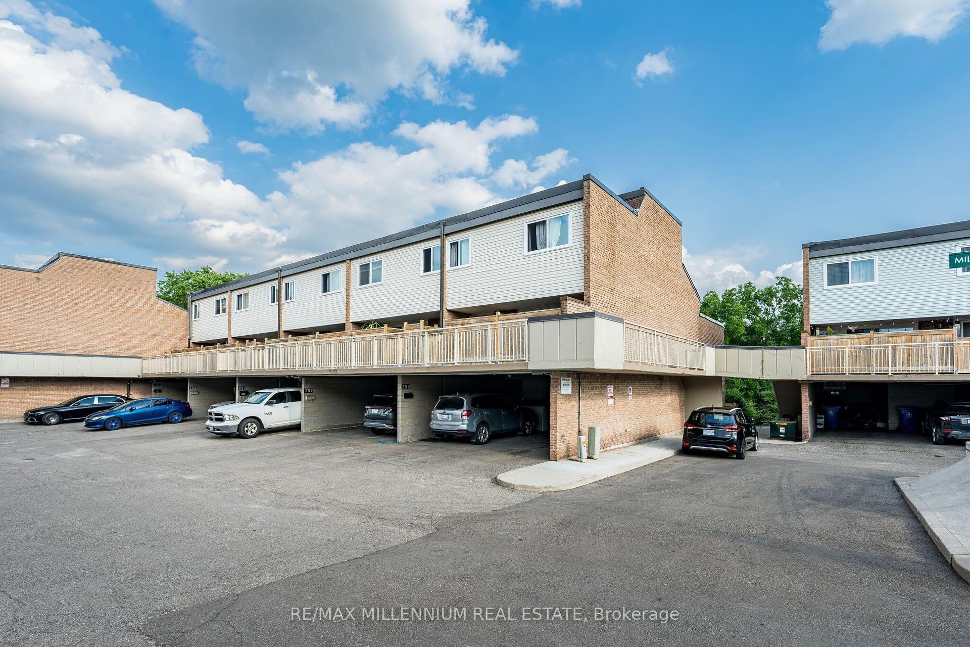 301 Milestone Crescent, Aurora — Condo Town for sale, photo 1